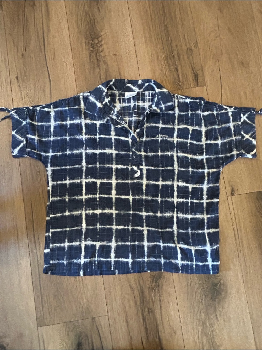 Columbia Navy and White Plaid Short Sleeve Blouse